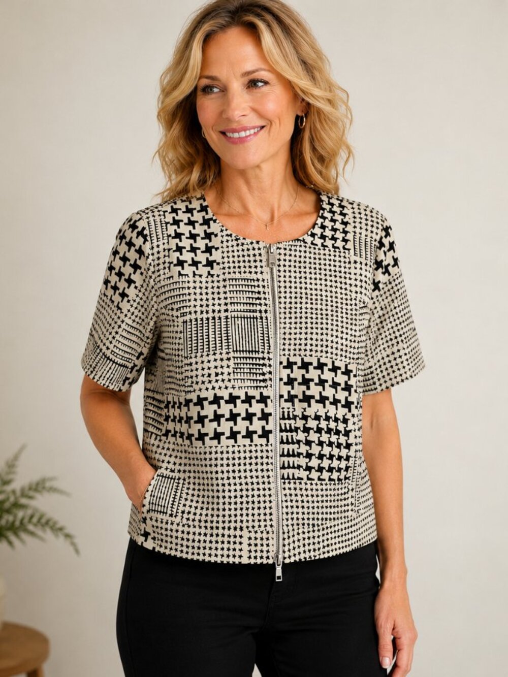 CAbi Medium Black White Geometric Zip Front Jacket Cropped Boxy Pockets